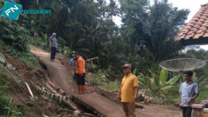 Pergerakan Tanah di Patakaharja Ciamis, 6 Rumah Warga Terancam