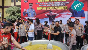 Bobon Santoso dan Kapolres Serang Masak Besar 1.500 Porsi Soto Tangkar untuk Pelajar