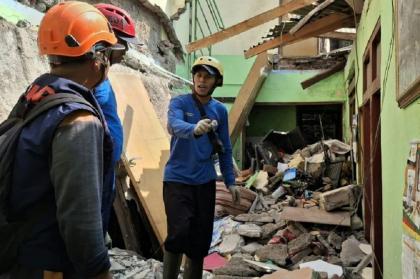 Ambruknya Rumah 2 Lantai di Cimahi, Ibu dan Anak Lansia Terjebak